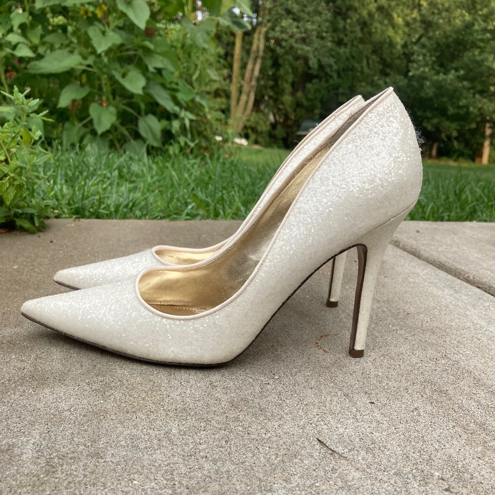 Nina White Glitter Bridal Pump, Size 8.5